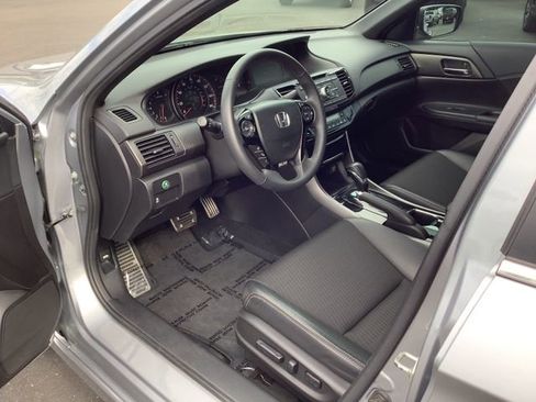 Used 2017 Honda Accord Sport image 7