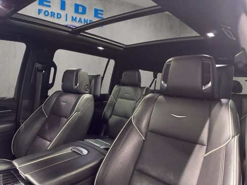 Used 2021 Cadillac Escalade ESV Sport w/ Driver Assist Tech Package AWD/4WD image 3