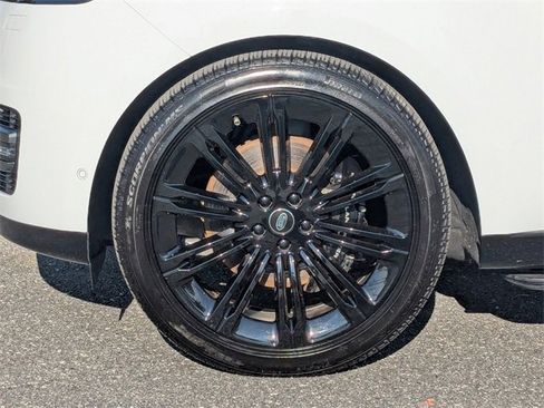 Used 2025 Land Rover Range Rover SE image 9