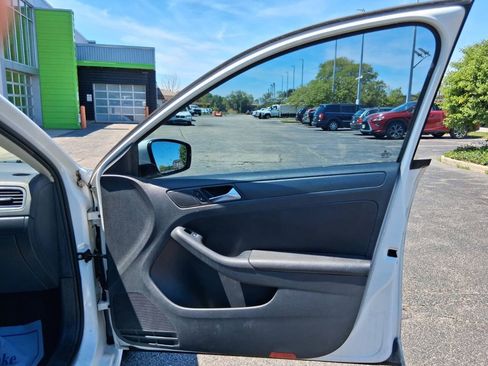 Used 2012 Volkswagen Jetta SE FWD image 13