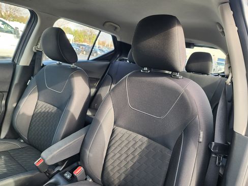 Used 2022 Nissan Kicks S image 19