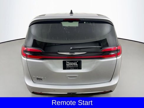 Used 2024 Chrysler Pacifica Touring-L image 8