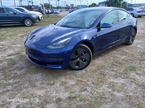 Used 2023 Tesla Model 3 Standard Range RWD image 1