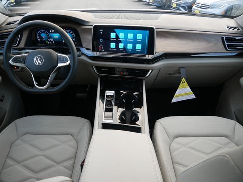 New 2025 Volkswagen Atlas SE image 6