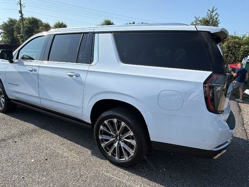 New 2026 Chevrolet Suburban High Country AWD/4WD image 7