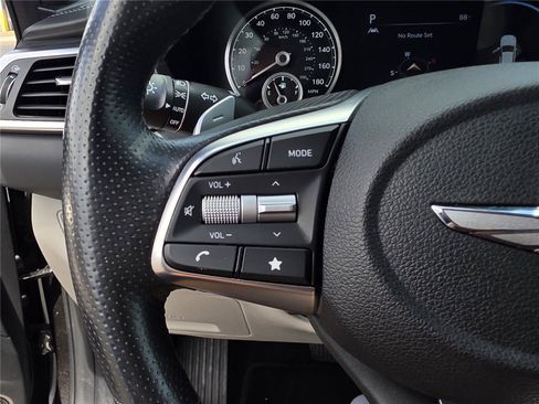 Used 2023 Genesis G70 2.0T RWD image 13