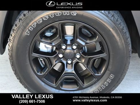 Used 2019 Jeep Cherokee Trailhawk AWD/4WD image 22