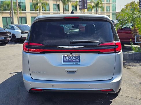 New 2026 Chrysler Pacifica Select image 6