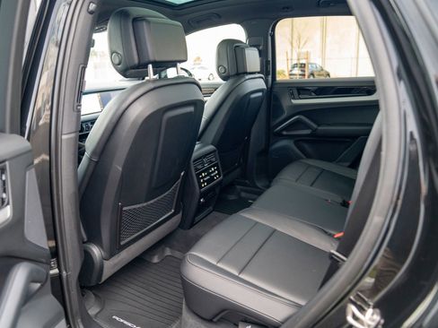 Certified 2025 Porsche Cayenne image 23