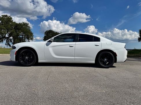 Used 2021 Dodge Charger SXT w/ Leather Interior Group image 2