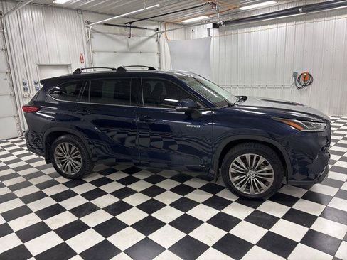 Used 2021 Toyota Highlander Platinum AWD/4WD image 3