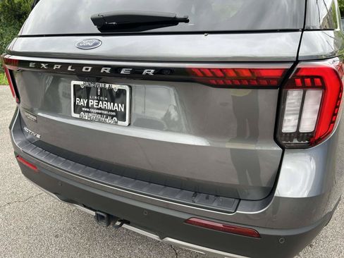 Used 2025 Ford Explorer Active w/ Active Comfort Package RWD image 4