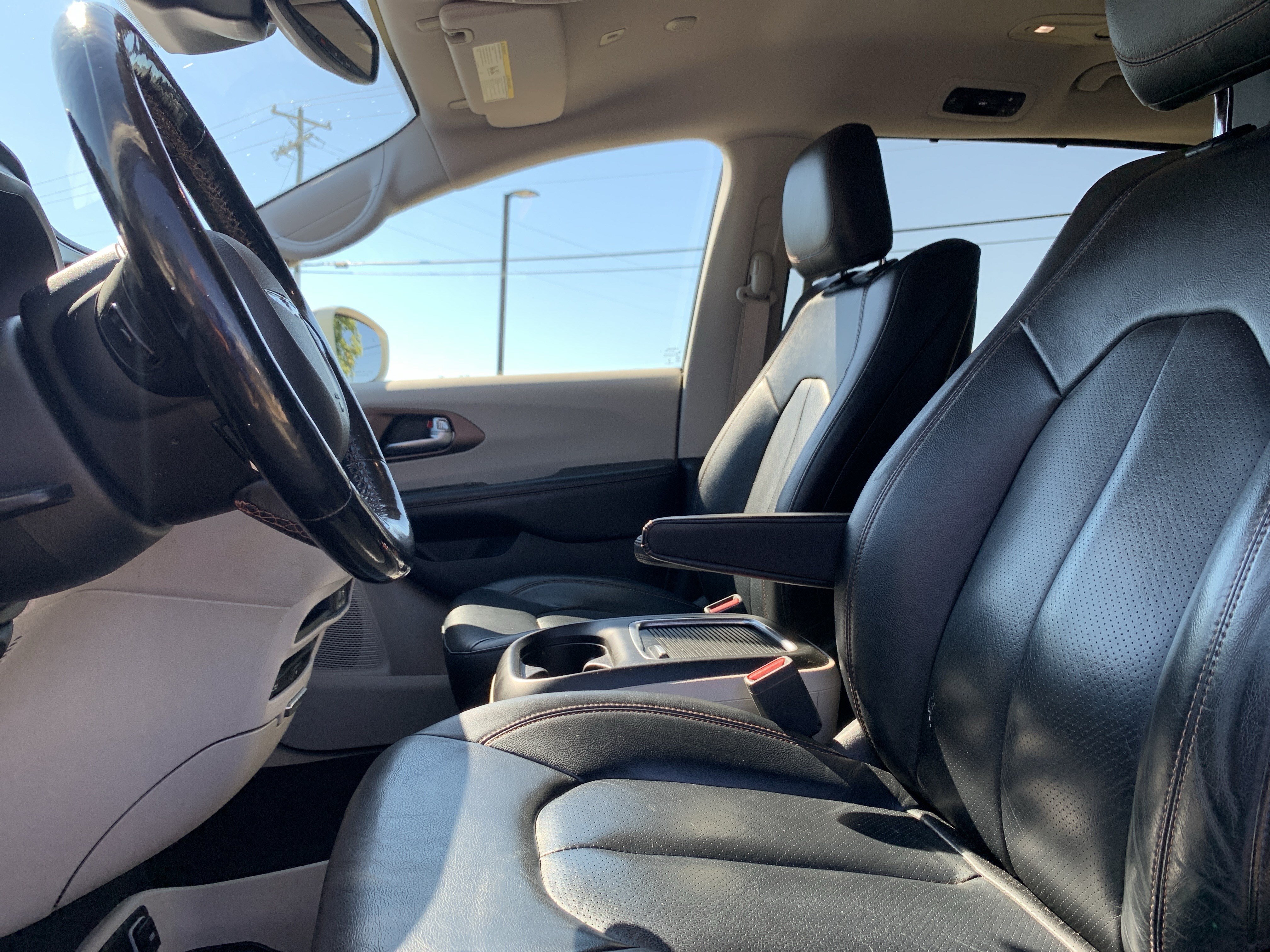 Used 2019 Chrysler Pacifica Touring-L Plus w/ Advanced Safetytec Group FWD image 16