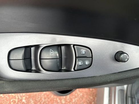 Used 2024 Nissan Leaf S image 12