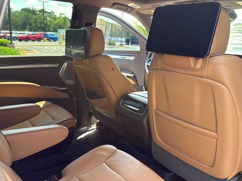 Used 2026 Cadillac Escalade Luxury w/ Touring Package AWD/4WD image 31