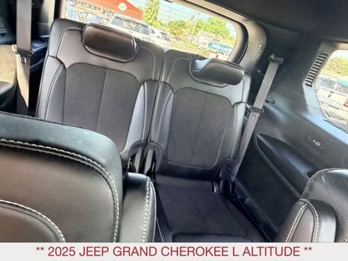 Used 2025 Jeep Grand Cherokee L Laredo AWD/4WD image 13