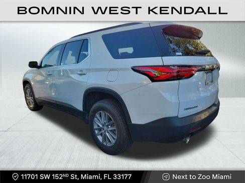 Used 2022 Chevrolet Traverse LT image 3