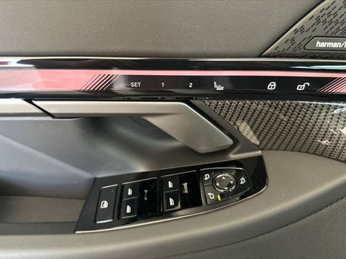 New 2026 BMW 550e xDrive T image 10