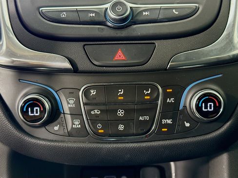 Used 2020 Chevrolet Equinox LT w/ Sport Edition FWD image 16