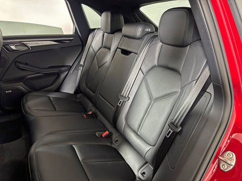 Certified 2026 Porsche Macan AWD/4WD image 33