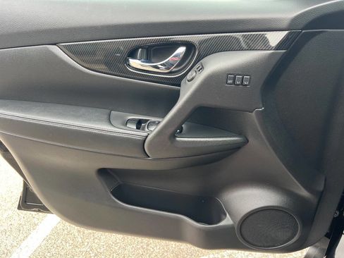 Used 2017 Nissan Rogue SL image 22