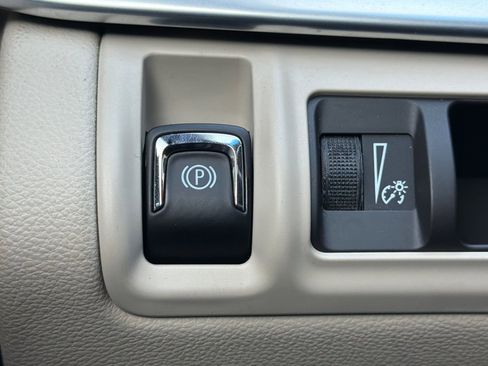 Used 2015 Cadillac XTS Luxury w/ Driver Awareness Package image 32