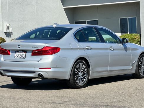 Used 2020 BMW 530i w/ Premium Package RWD image 2