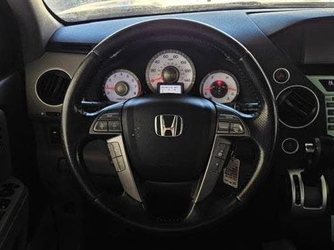 Used 2010 Honda Pilot Touring image 12