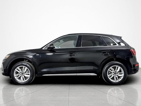 Used 2023 Audi Q5 2.0T Premium w/ Convenience Package image 2