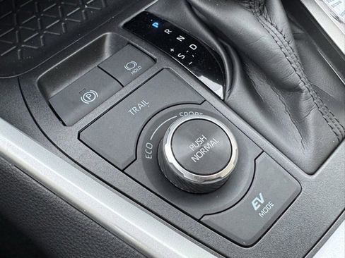 Used 2025 Toyota RAV4 XLE image 17