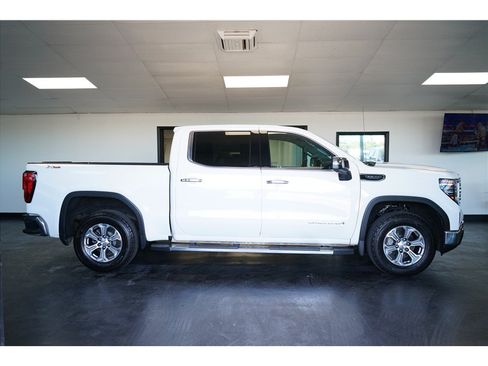 Used 2022 GMC Sierra 1500 SLT w/ SLT Premium Plus Package AWD/4WD image 8