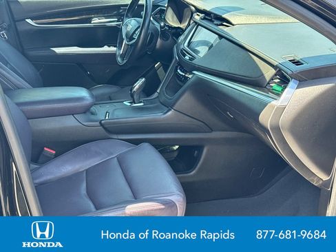 Used 2017 Cadillac XT5 Luxury w/ Driver Awareness Package FWD image 13