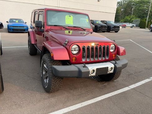 Used 2012 Jeep Wrangler Unlimited Sahara w/ Connectivity Group AWD/4WD image 3