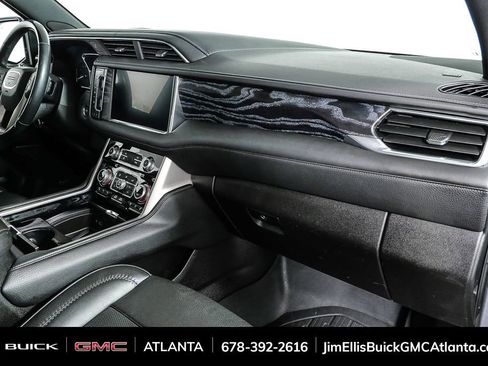Used 2021 GMC Yukon XL Denali w/ Denali Premium Package image 27
