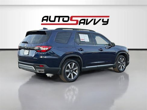 Used 2024 Honda Pilot Touring image 7