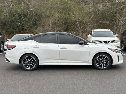 Used 2024 Nissan Sentra SR w/ SR Premium Package image 2