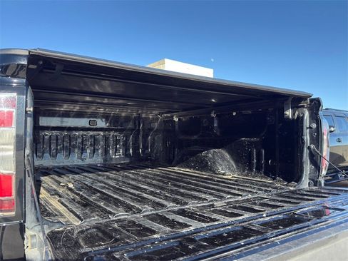 Used 2018 GMC Sierra 1500 SLT w/ SLT Premium Package image 31