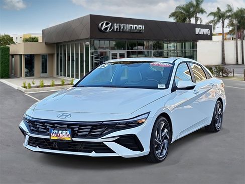 Certified 2025 Hyundai Elantra Limited image 7
