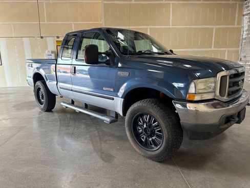 Used 2004 Ford F250 XLT image 2