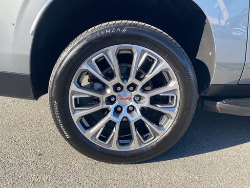 Used 2025 GMC Yukon XL Denali image 5