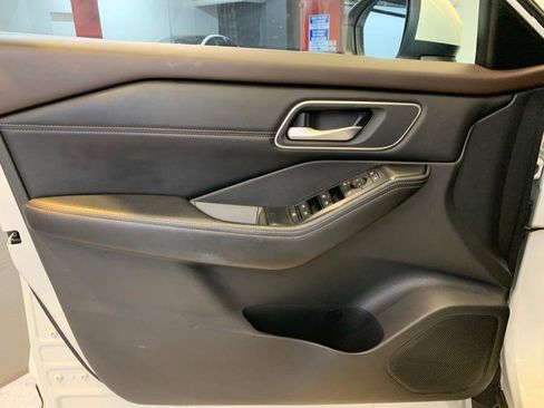 Used 2021 Nissan Rogue SV w/ Premium Package image 15