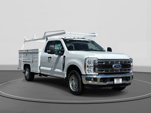 New 2025 Ford F350 XL w/ XL Chrome Package image 4