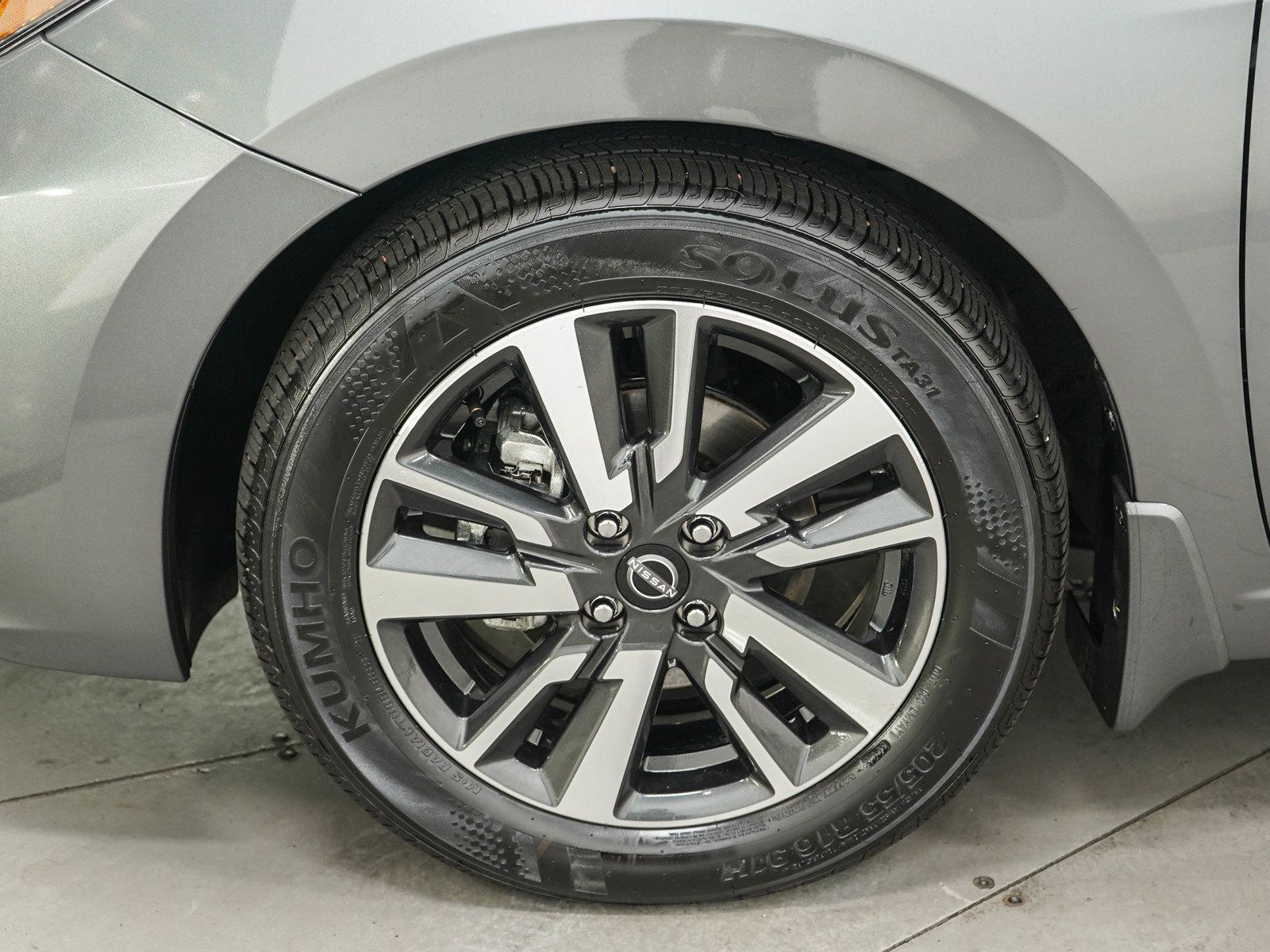 Used 2025 Nissan Versa SV w/ Trunk Package FWD image 28