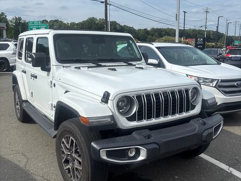 Used 2025 Jeep Wrangler Unlimited Sahara w/ Safety Group AWD/4WD image 6
