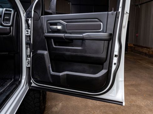 Used 2025 RAM 3500 Big Horn AWD/4WD image 36