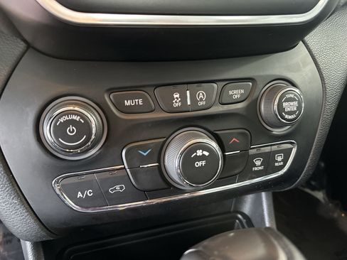 Used 2021 Jeep Cherokee Latitude Lux image 17