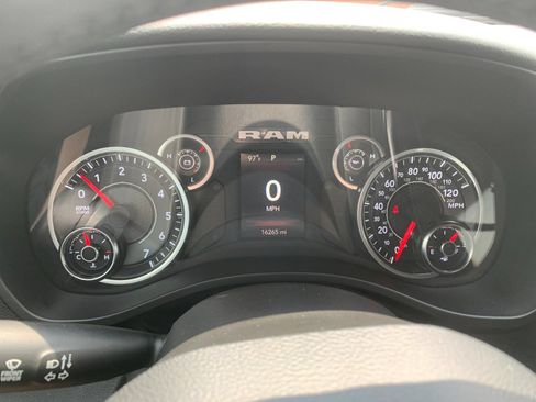 Used 2024 RAM 1500 Big Horn AWD/4WD image 30