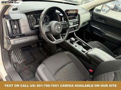 Used 2025 Nissan Pathfinder SV image 32