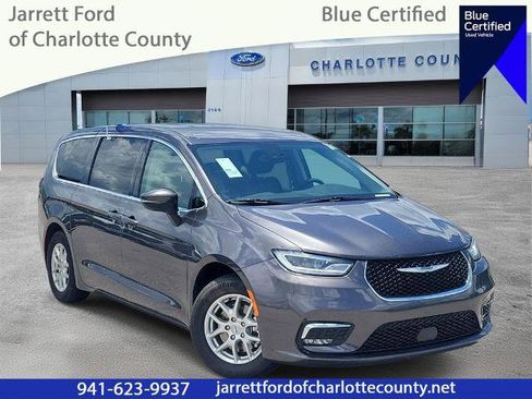 Used 2023 Chrysler Pacifica Touring-L FWD image 1