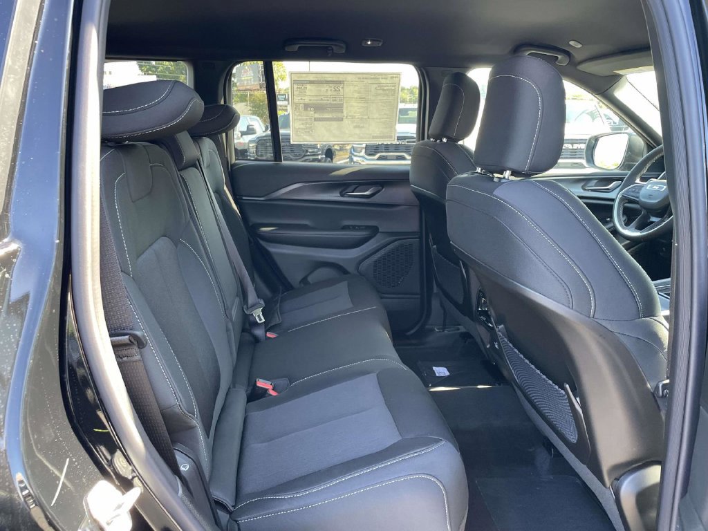 New 2027 Jeep Grand Cherokee 4WD image 18